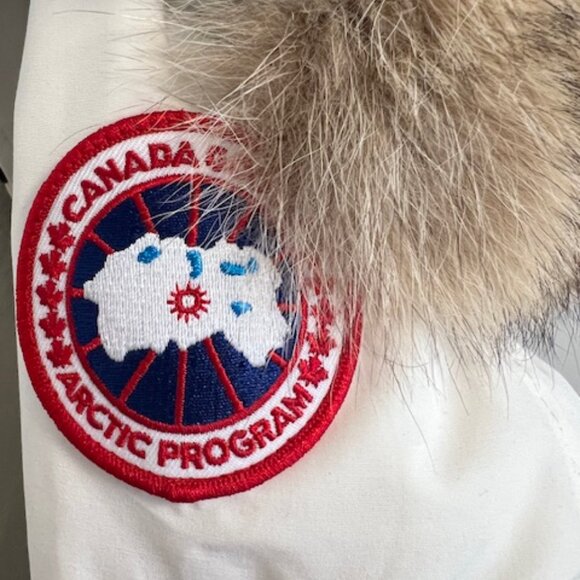 Canada Goose Shelburne Parka - Picture 10 of 16